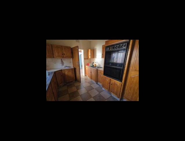 4 BEDROOM HOUSE FOR SALE IN SINOVILLE